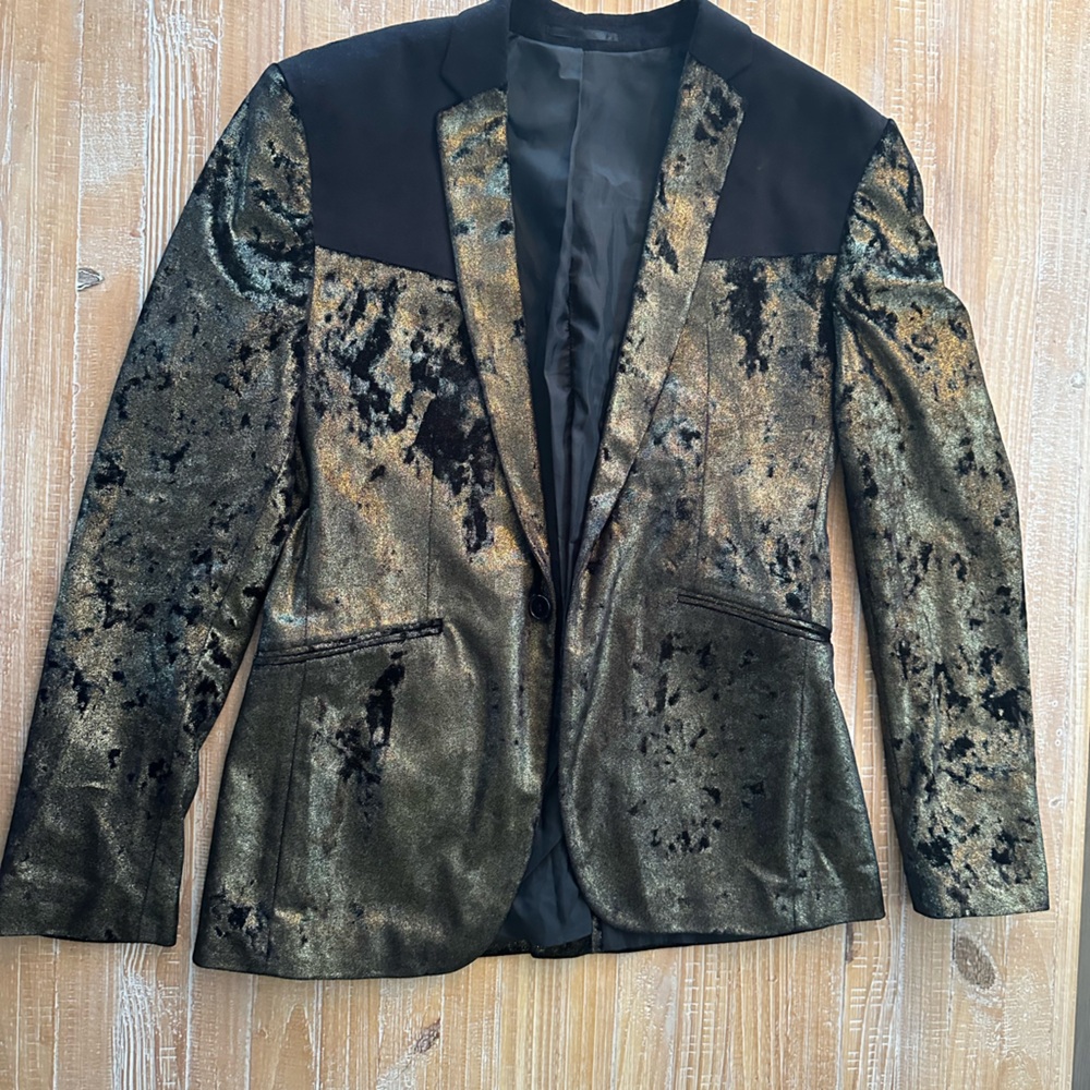 Stylish Velvet Blazer in Black and Gold